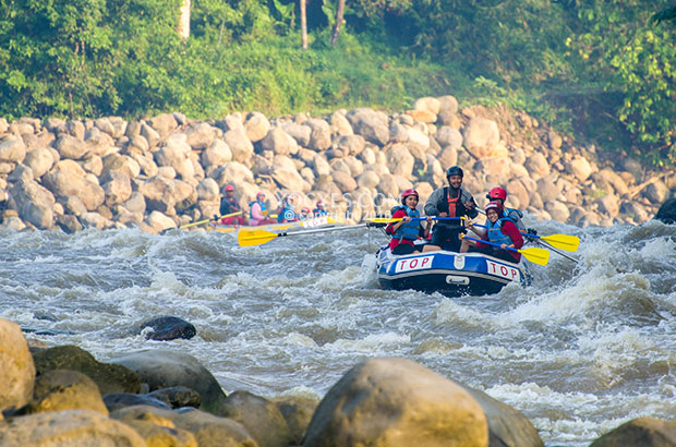 Oars Rafting di Sungai Progo Bawah (pic taken by Jaya Yogyes.COM)